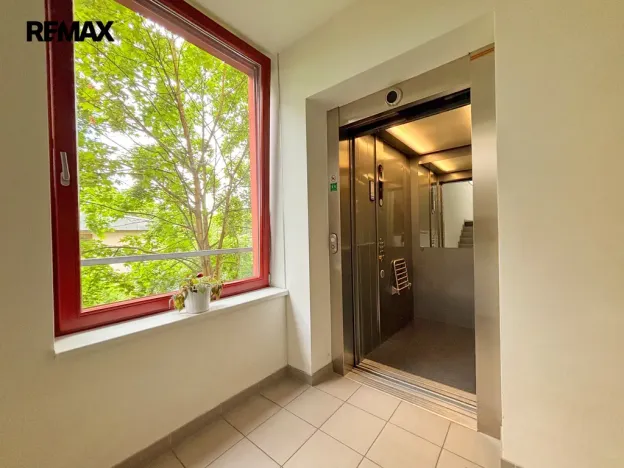 Pronájem bytu 1+kk, Praha - Záběhlice, Podle náhonu, 41 m2