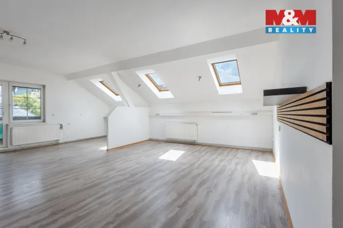 Pronájem bytu 3+kk, Nový Bor, Tržní náměstí, 92 m2