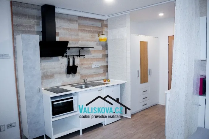 Pronájem bytu 1+kk, Kroměříž, Stoličkova, 28 m2