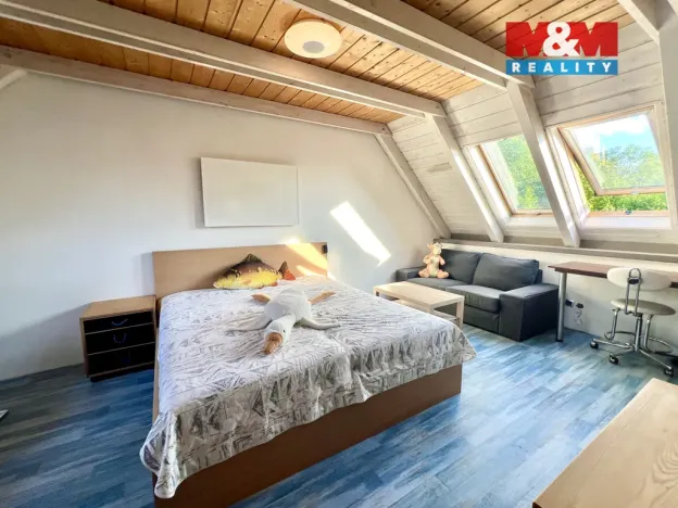 Prodej rodinného domu, Knovíz, 214 m2