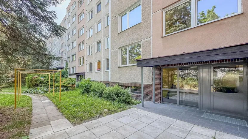 Pronájem bytu 2+kk, Praha - Hlubočepy, Gabinova, 47 m2