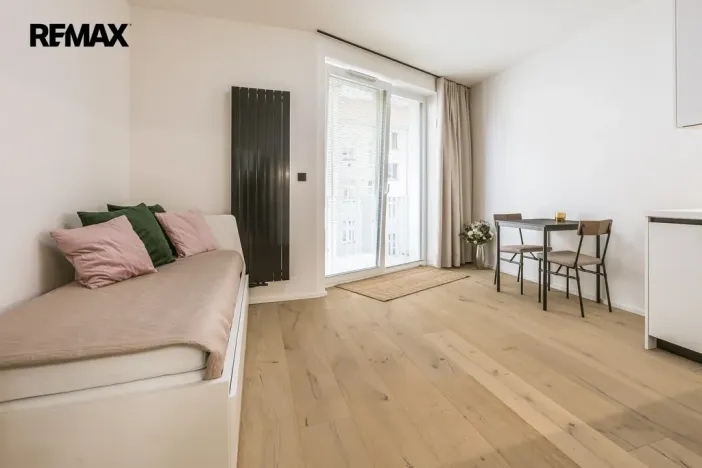 Pronájem bytu 1+kk, Praha - Vršovice, Krymská, 26 m2