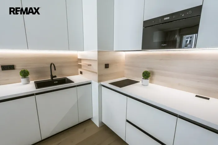 Pronájem bytu 1+kk, Praha - Vršovice, Krymská, 26 m2