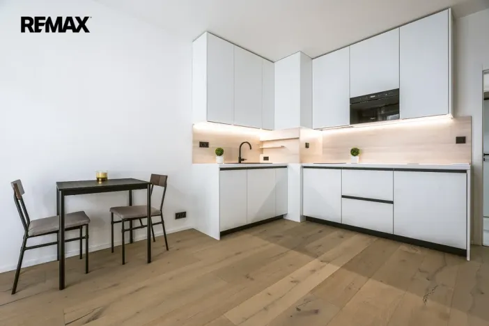 Pronájem bytu 1+kk, Praha - Vršovice, Krymská, 26 m2