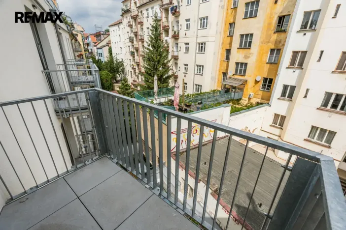 Pronájem bytu 1+kk, Praha - Vršovice, Krymská, 26 m2