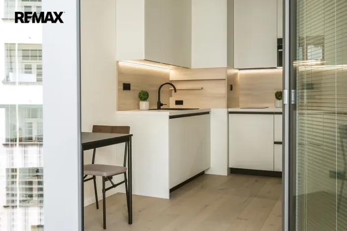 Pronájem bytu 1+kk, Praha - Vršovice, Krymská, 26 m2