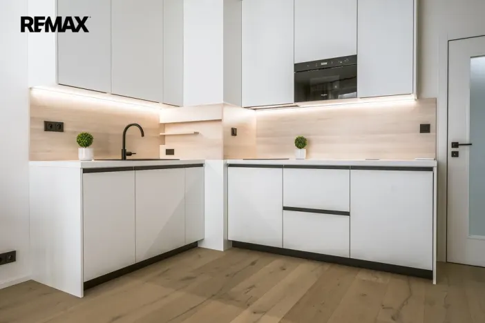 Pronájem bytu 1+kk, Praha - Vršovice, Krymská, 26 m2