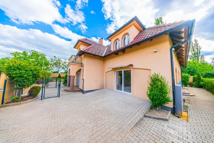 Prodej bytu 3+1, Buštěhrad, Topolová, 107 m2