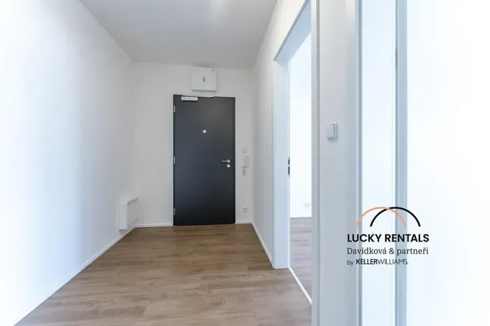Pronájem bytu 2+kk, Praha - Vysočany, Pod Harfou, 44 m2