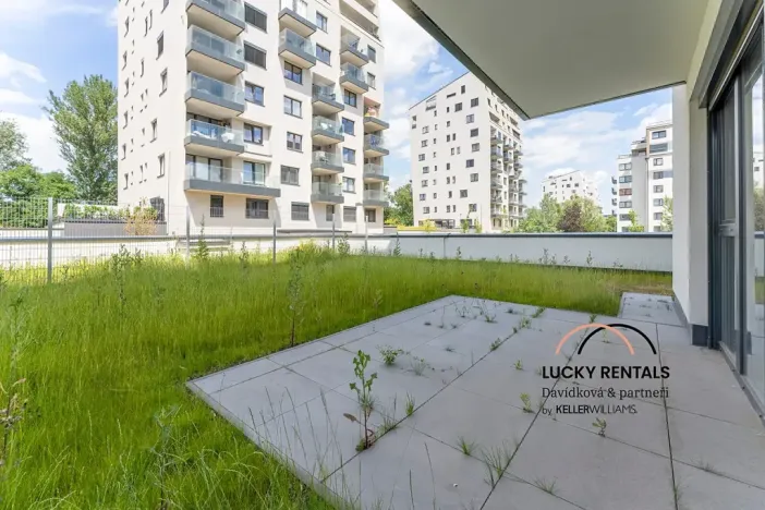 Pronájem bytu 2+kk, Praha - Vysočany, Pod Harfou, 42 m2