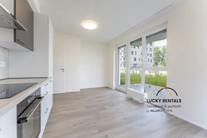 Pronájem bytu 2+kk, Praha - Vysočany, Pod Harfou, 42 m2