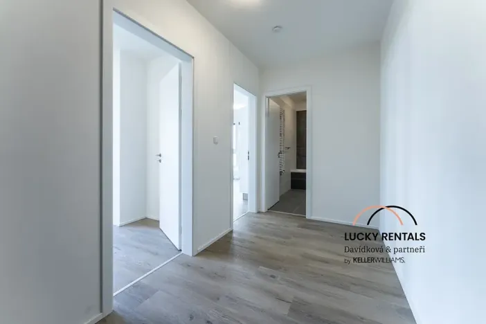 Pronájem bytu 2+kk, Praha - Vysočany, Pod Harfou, 42 m2
