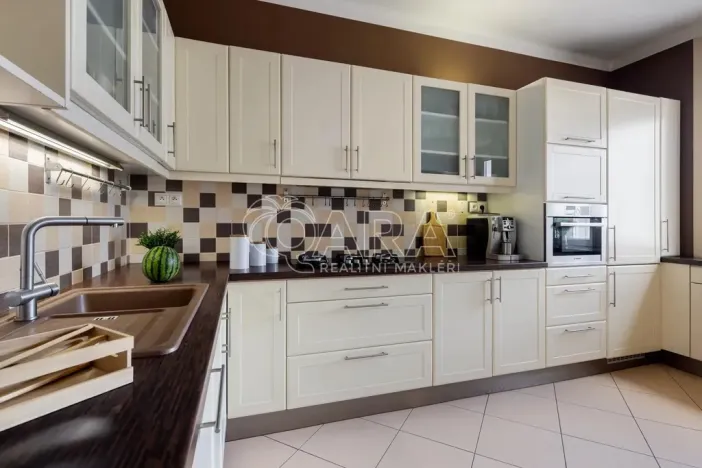 Prodej bytu 2+1, Praha - Žižkov, Biskupcova, 82 m2
