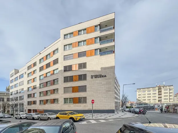 Pronájem garážového stání, Praha - Vinohrady, Rubešova, 15 m2