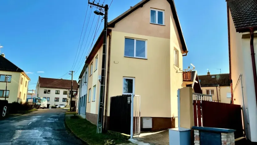 Pronájem bytu 2+1, Uherské Hradiště - Jarošov, Na Návsi, 50 m2