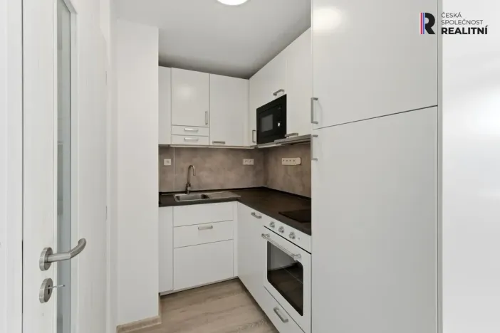 Prodej bytu 1+kk, Praha - Hloubětín, Šestajovická, 30 m2