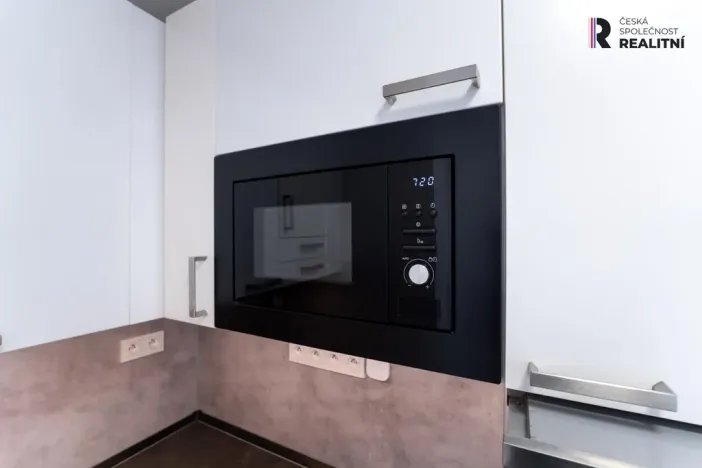 Prodej bytu 1+kk, Praha - Hloubětín, Šestajovická, 30 m2