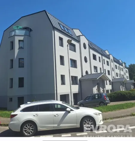 Pronájem bytu 3+1, Pardubice, Na Labišti, 87 m2