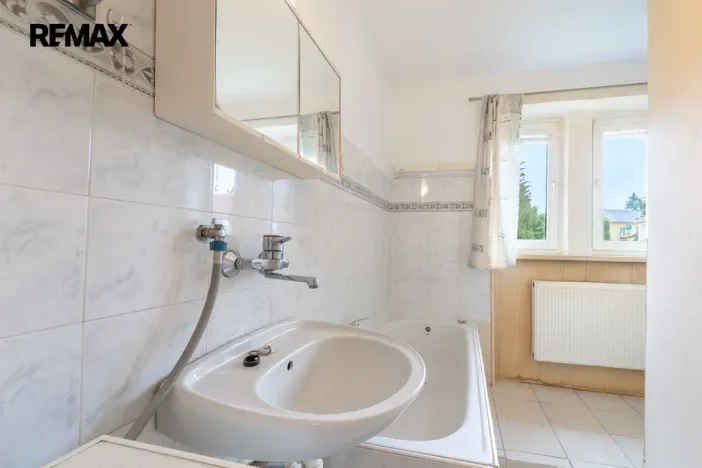 Prodej bytu 3+1, Mníšek pod Brdy, 5. května, 55 m2