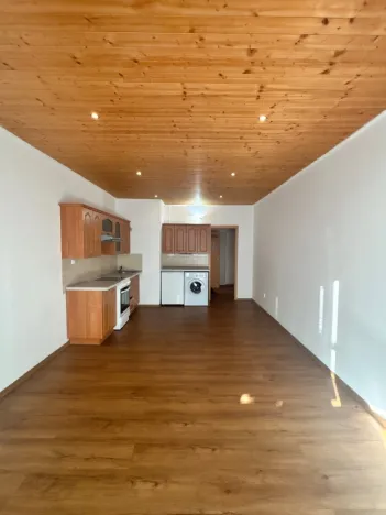 Pronájem bytu 1+kk, Hradec Králové, Brožíkova, 30 m2