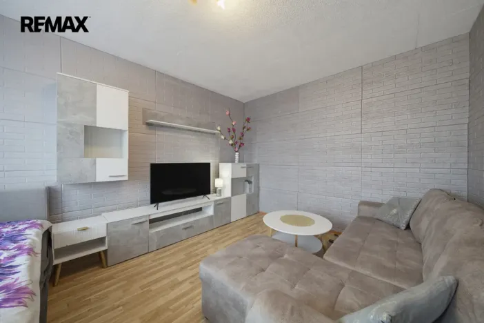 Prodej bytu 1+1, Ostrov, Kollárova, 36 m2
