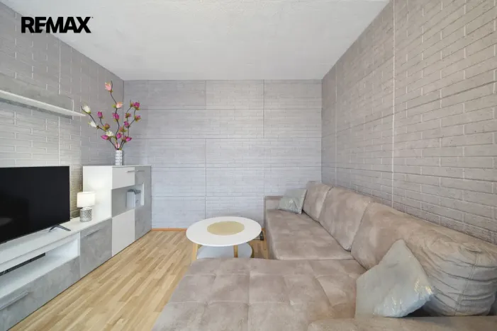 Prodej bytu 1+1, Ostrov, Kollárova, 36 m2