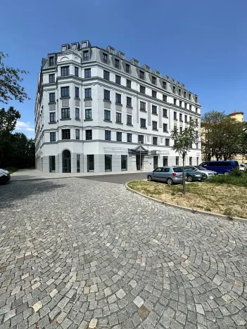 Pronájem garážového stání, Brno, Opuštěná, 13 m2