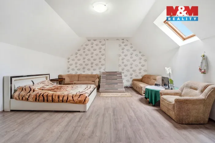 Prodej rodinného domu, Kněžmost - Koprník, 250 m2