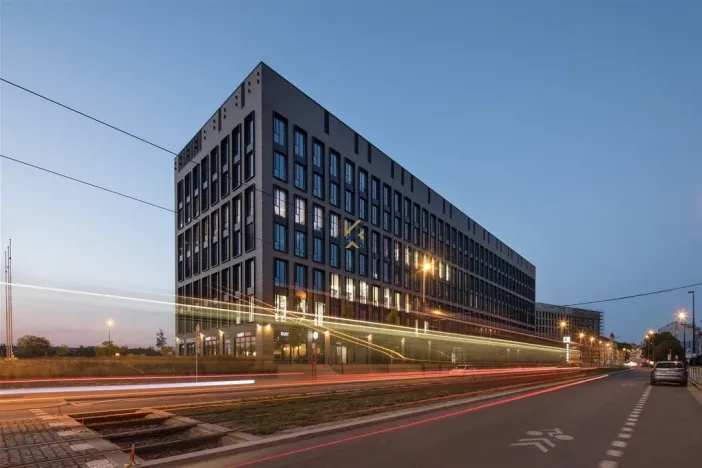 Pronájem kanceláře, Praha - Karlín, Sokolovská, 337 m2