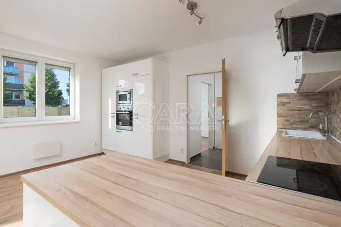 Pronájem bytu 2+kk, Jesenice, Na Okruhu, 50 m2