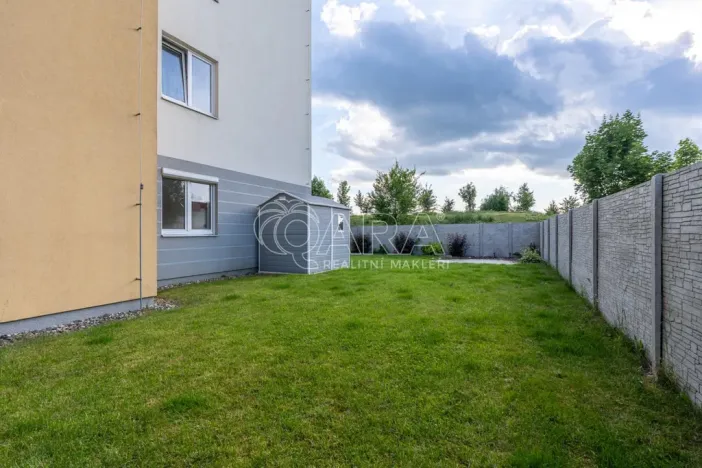 Pronájem bytu 2+kk, Jesenice, Na Okruhu, 50 m2