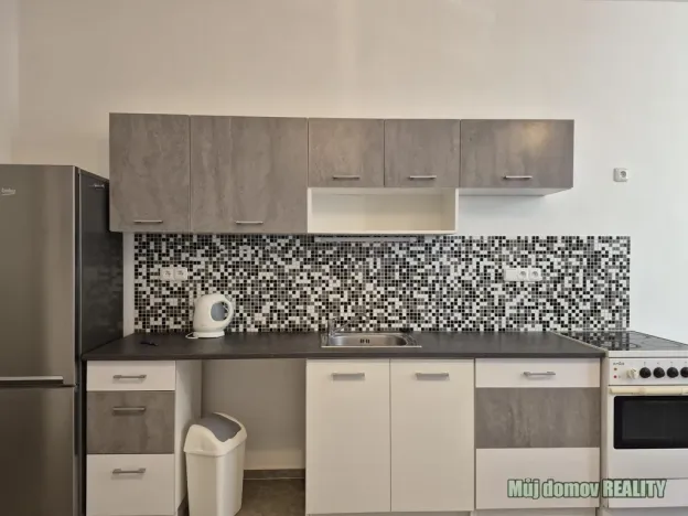 Pronájem bytu 2+kk, Praha - Kbely, Luštěnická, 48 m2
