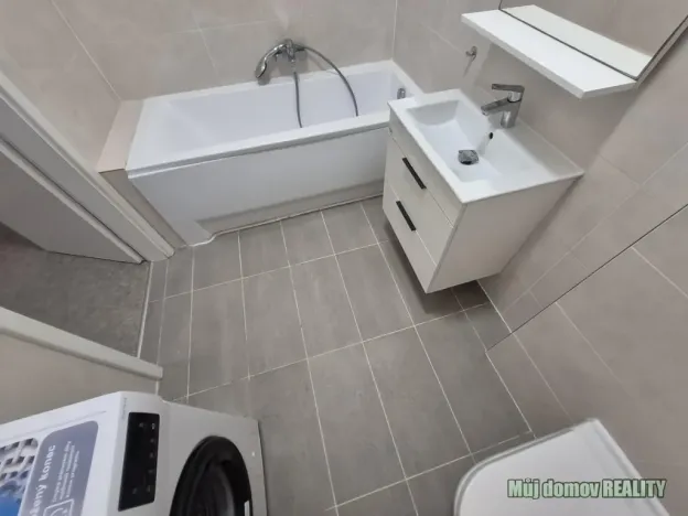 Pronájem bytu 2+kk, Praha - Kbely, Luštěnická, 48 m2