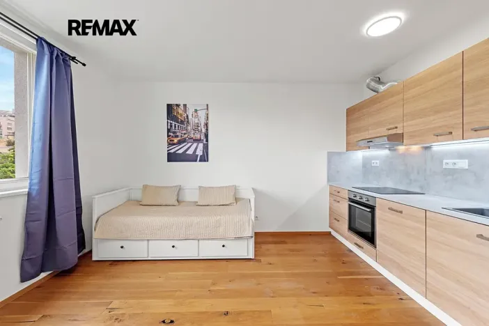 Pronájem bytu 1+kk, Praha - Vinohrady, Perucká, 27 m2