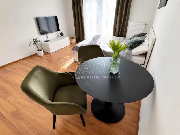 Pronájem bytu 1+kk, Praha - Holešovice, V závětří, 34 m2