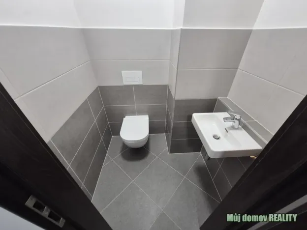 Pronájem bytu 3+kk, Praha - Prosek, Čakovická, 83 m2