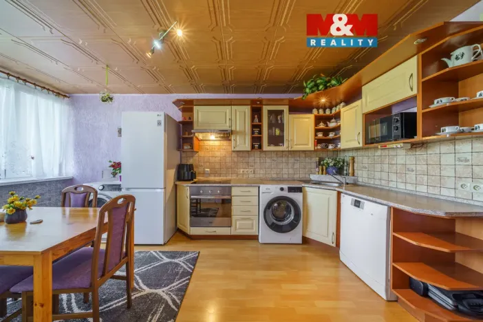 Prodej bytu 3+1, Měděnec, Náměstí, 70 m2