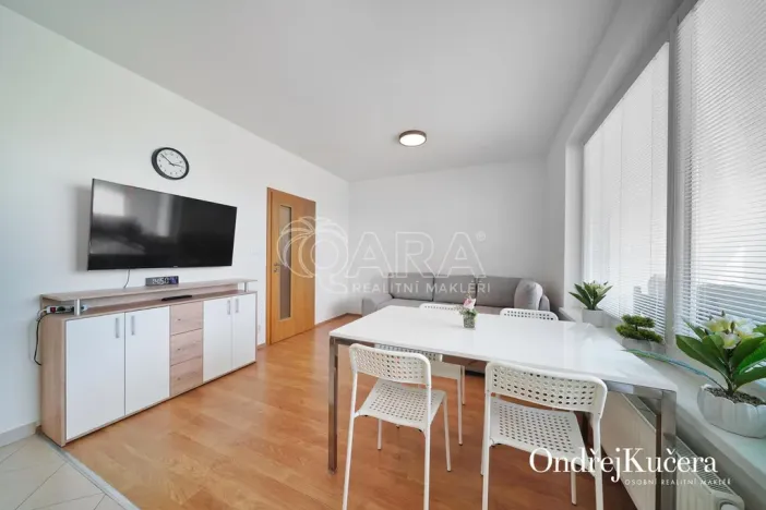 Prodej bytu 1+kk, Praha - Horní Měcholupy, Modenská, 30 m2