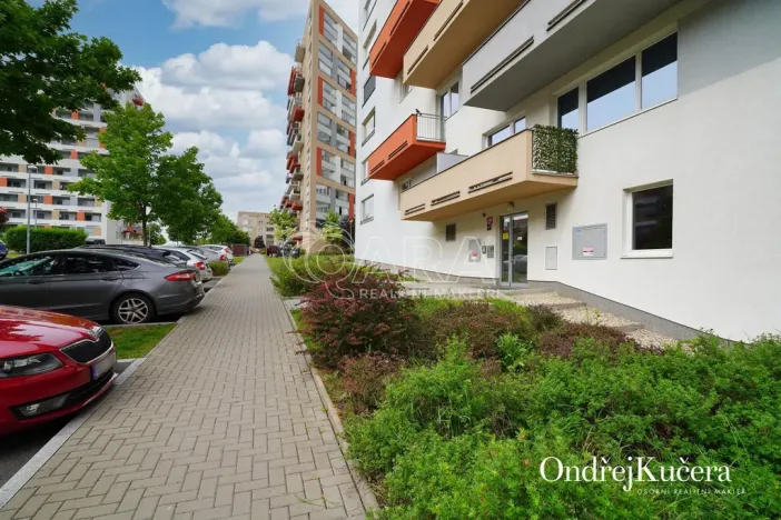 Prodej bytu 1+kk, Praha - Horní Měcholupy, Modenská, 30 m2