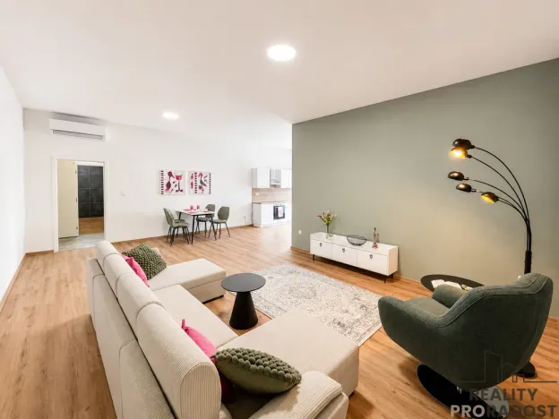 Prodej bytu 3+kk, Třebíč - Vnitřní Město, Karlovo nám., 123 m2