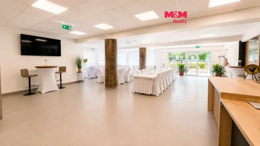 Pronájem obchodního prostoru, Louny, Březinova, 210 m2