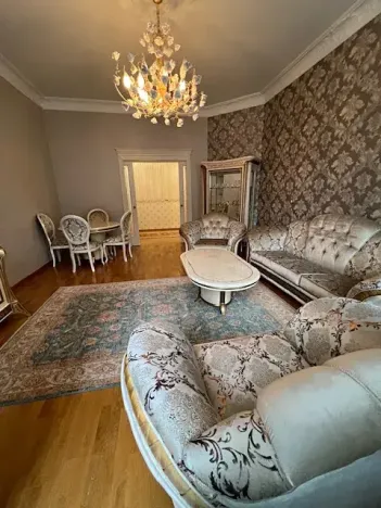 Prodej bytu 4+1, Karlovy Vary, Divadelní náměstí, 145 m2