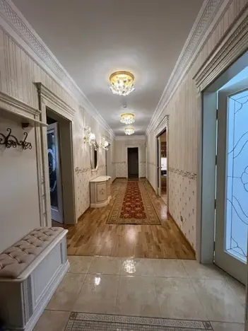 Prodej bytu 4+1, Karlovy Vary, Divadelní náměstí, 145 m2