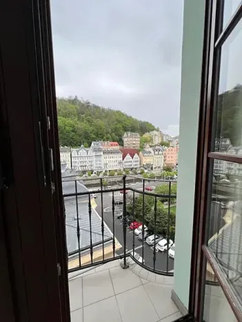 Prodej bytu 4+1, Karlovy Vary, Divadelní náměstí, 145 m2
