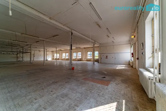 Pronájem skladu, Mariánské Lázně, třída Vítězství, 125 m2
