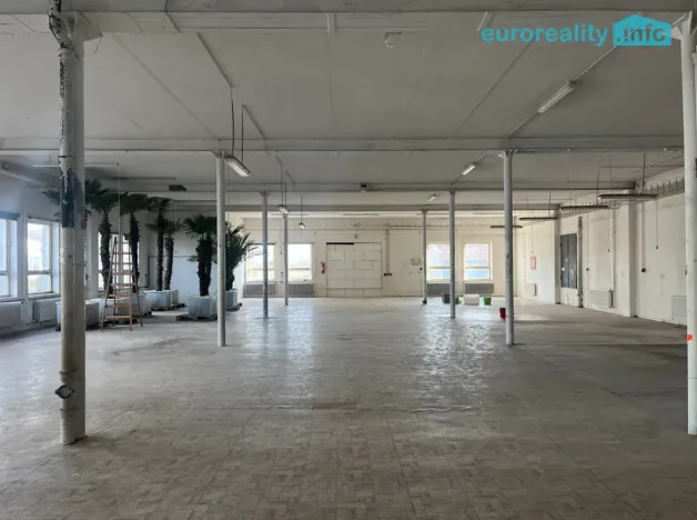 Pronájem skladu, Mariánské Lázně, třída Vítězství, 125 m2