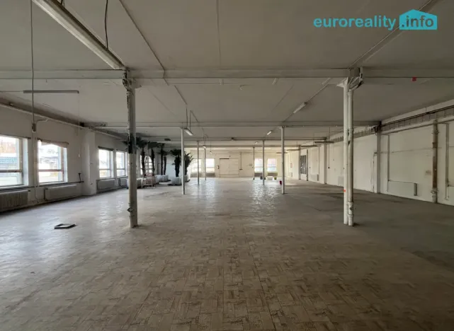 Pronájem skladu, Mariánské Lázně, třída Vítězství, 125 m2