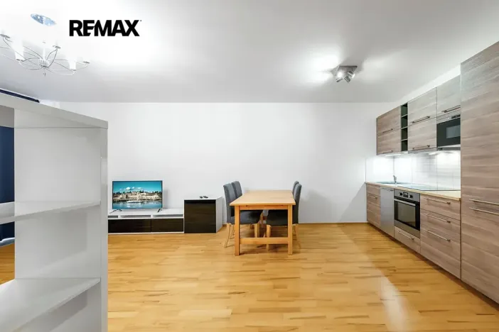 Pronájem bytu 1+kk, Praha - Žižkov, Ke kapslovně, 53 m2