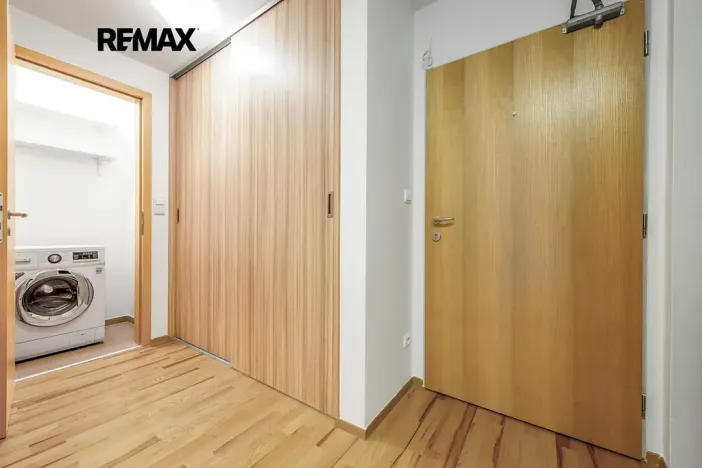 Pronájem bytu 1+kk, Praha - Žižkov, Ke kapslovně, 53 m2