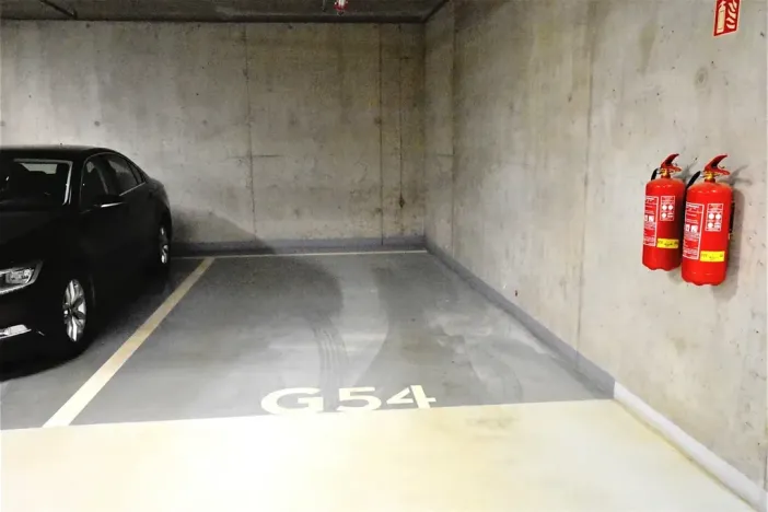 Pronájem garážového stání, Brno, U Červeného mlýna, 15 m2